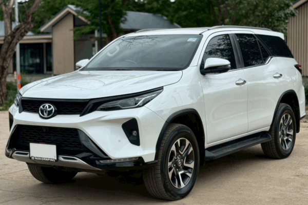 Toyota Fortuner Leader 2.4 AT